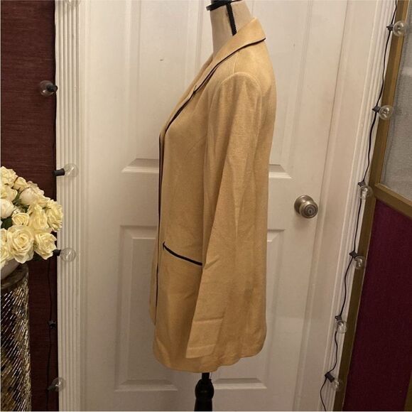 St. John Collection Elegant Women's Cream Blazer with Black Trim, US12 - Picture 6 of 9
